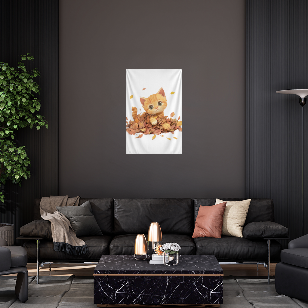 Sonbahar Yapraklarında Turuncu Yavru Kedi Duvar Örtüsü