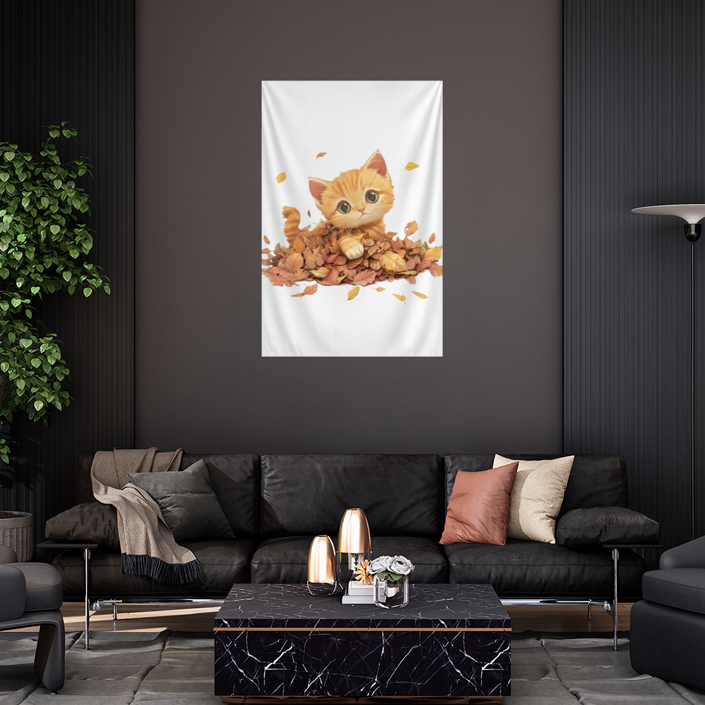 Sonbahar Yapraklarında Turuncu Yavru Kedi Duvar Örtüsü