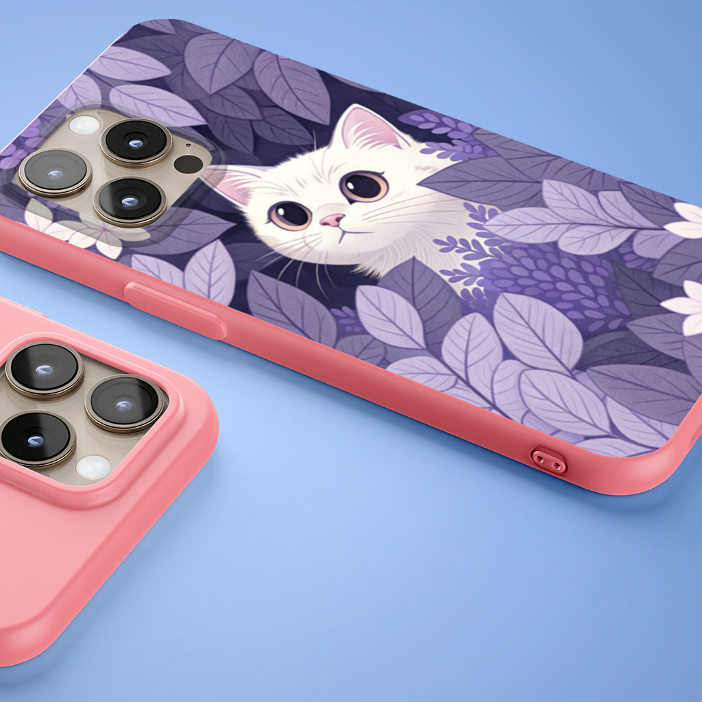 Lavanta Yaprakları Arasında Sevimli Beyaz Kedi iPhone 15 Pro Case