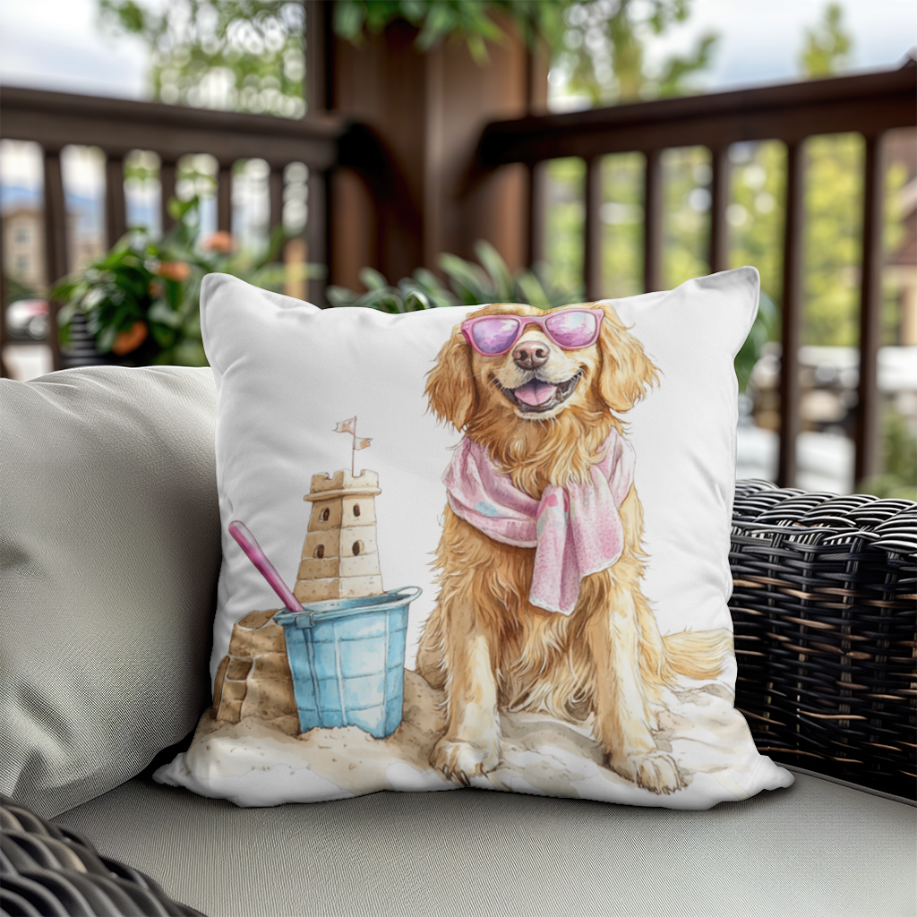 Plajda Pembe Gözlüklü Golden Retriever Dekoratif Kırlent Kılıfı