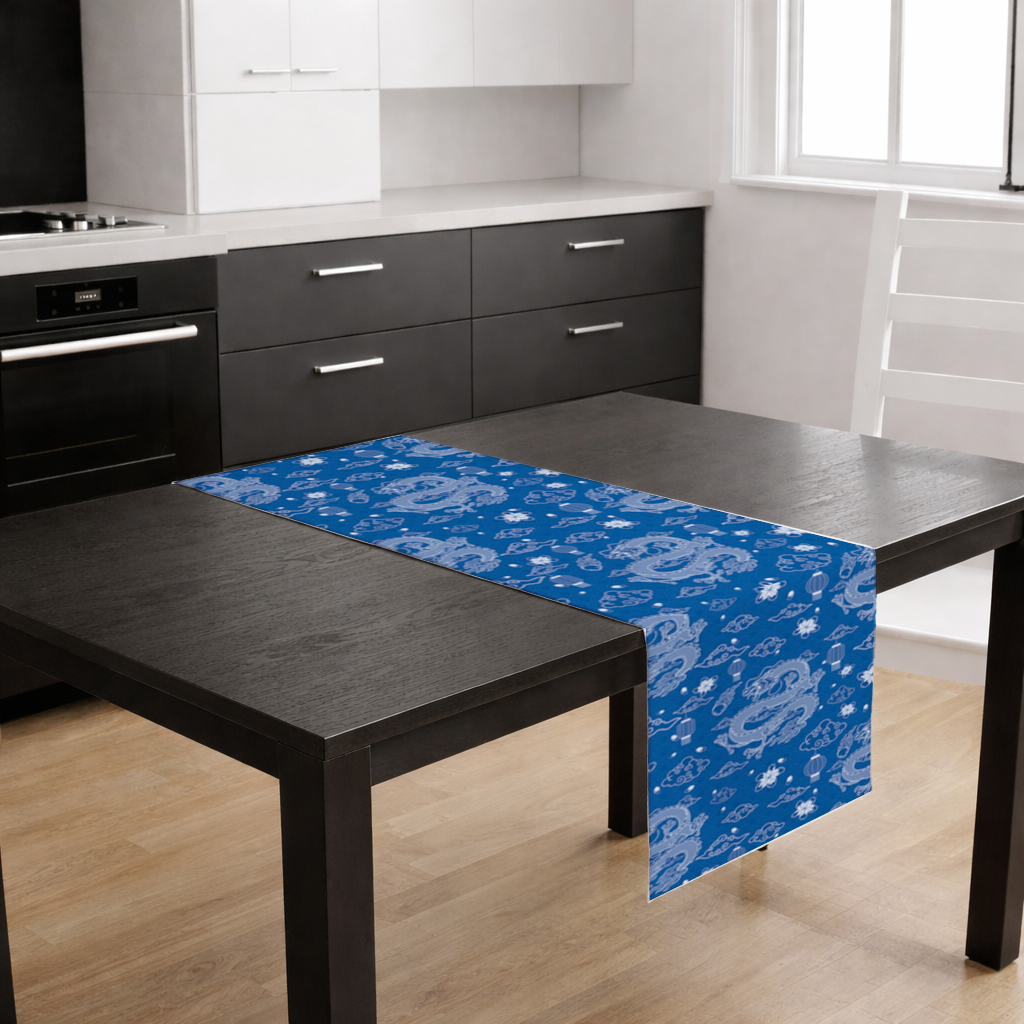 Mavi Zemin Üzerinde Geleneksel Ejderha Deseni Masa Runner