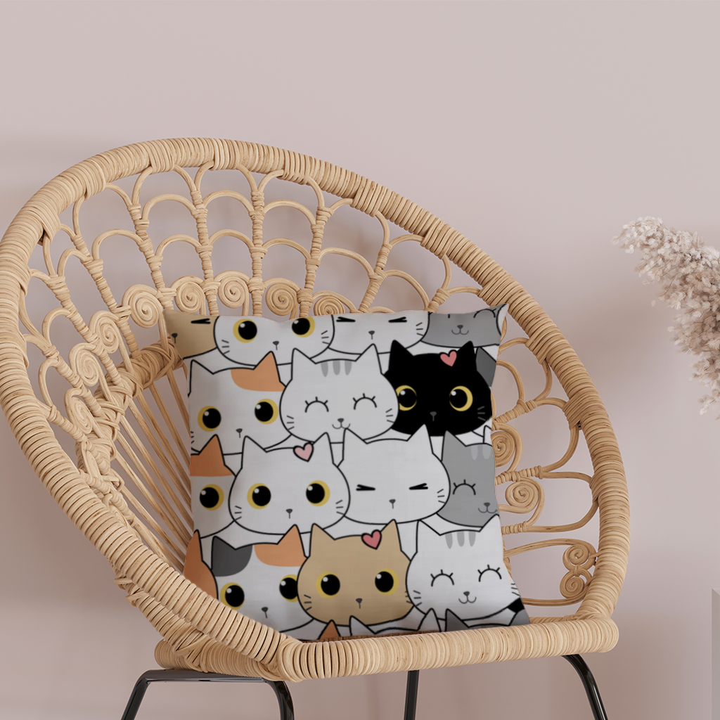 Renkli ve Sevimli Kedi Suratları Deseni Dekoratif Kırlent Kılıfı