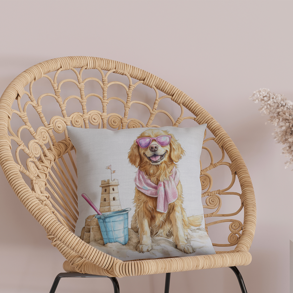 Plajda Pembe Gözlüklü Golden Retriever Dekoratif Kırlent Kılıfı