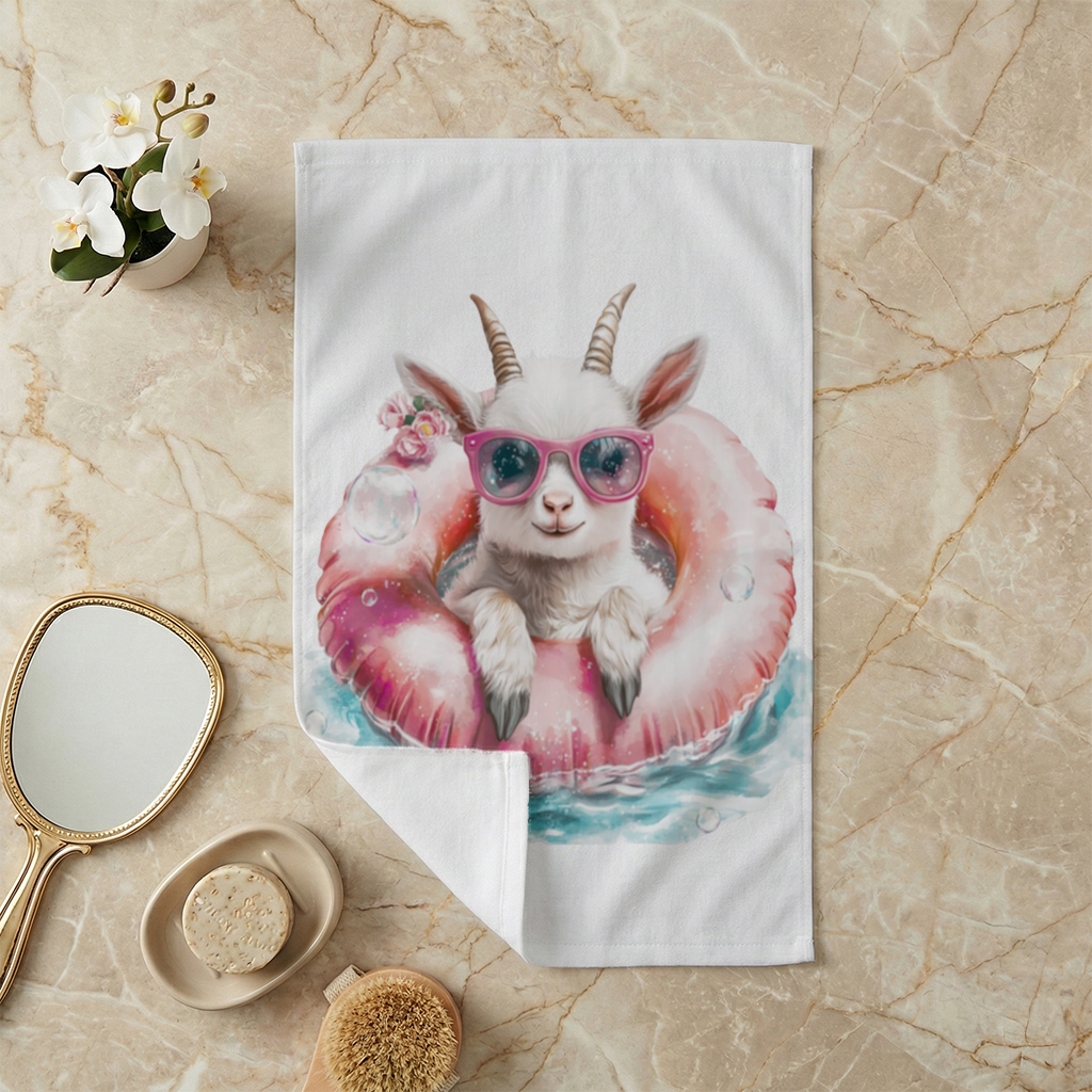 Pembe Gözlüklü Havuzda Yavru Keçi El Havlusu