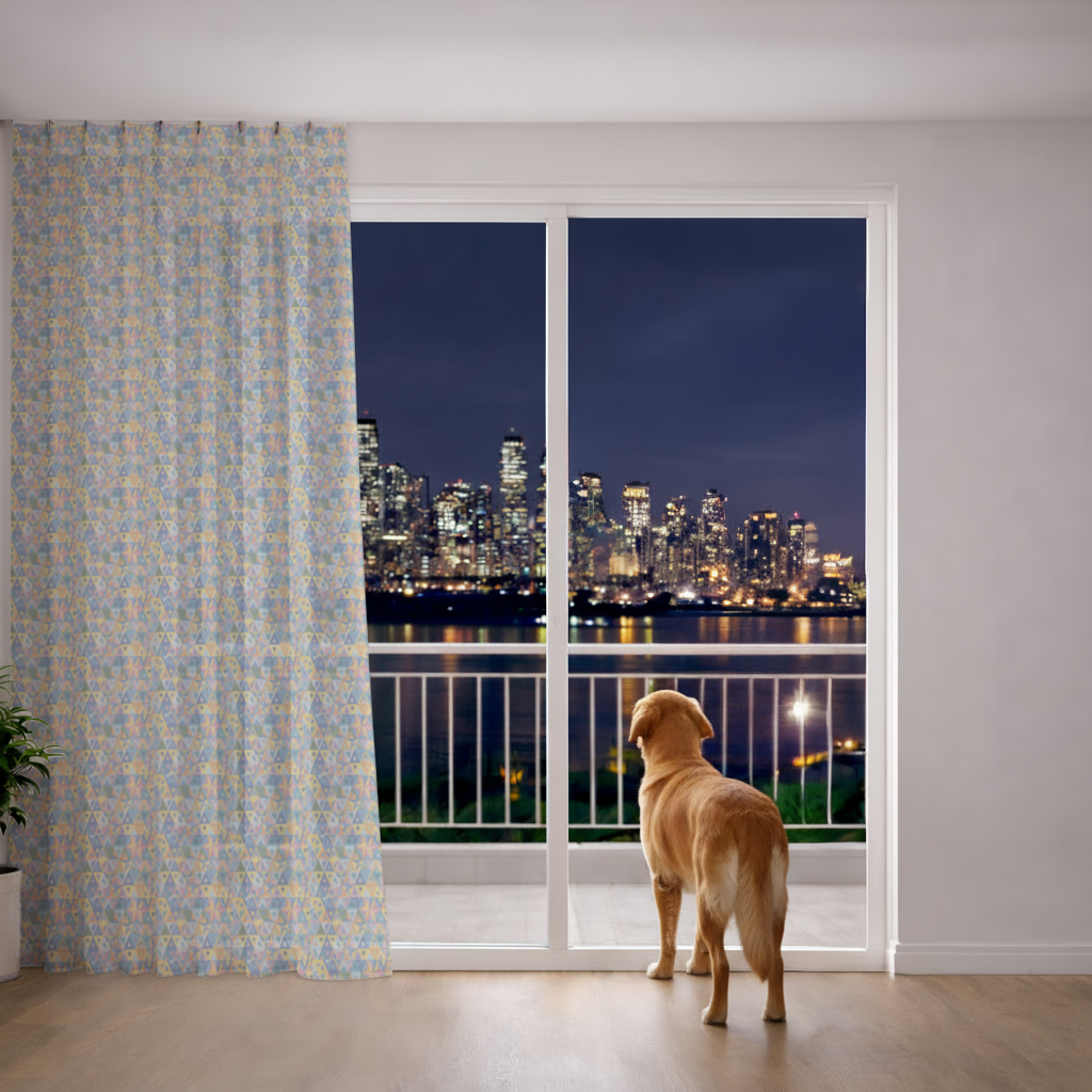 Rengarenk üçgenlerin deseni. Tül Perde