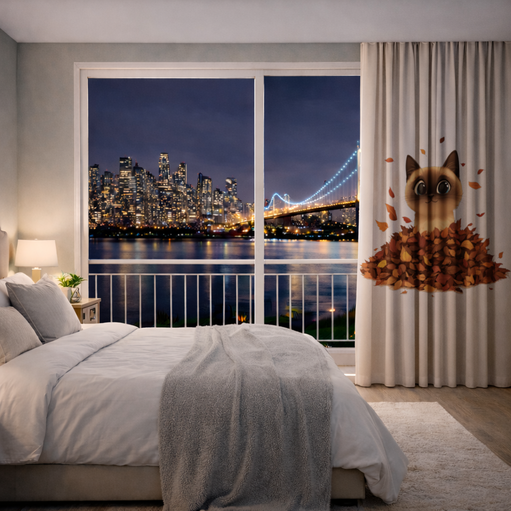 Yaprak Yığınındaki Siyam Kedisi Fon Perde